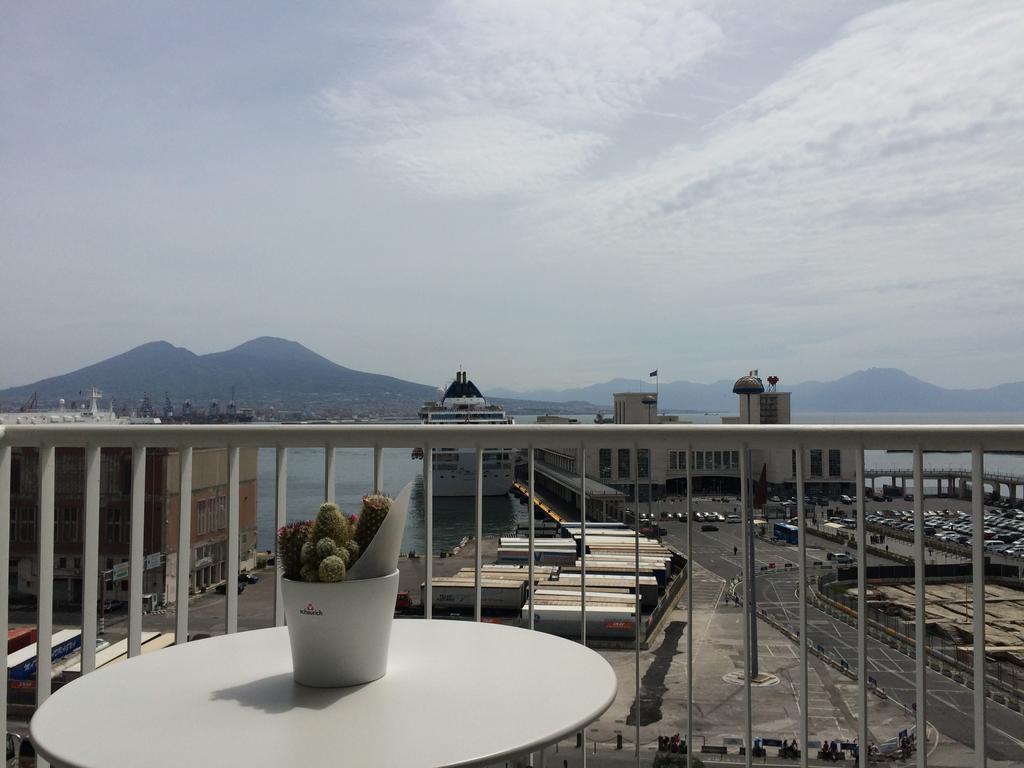 Skyhouse Beverello Neapel Zimmer foto